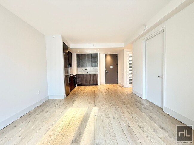 East 2nd Street in New York, NY - Building Photo - Building Photo