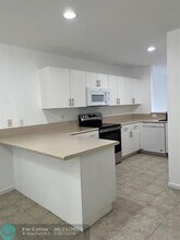 9920 NW 19th Pl in Sunrise, FL - Building Photo - Building Photo