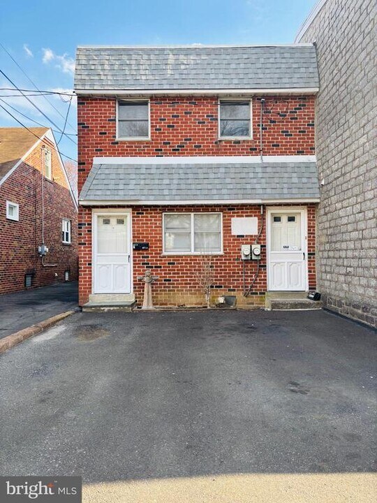 8423 Torresdale Ave in Philadelphia, PA - Building Photo