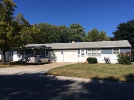 1347 Hastings St in Allouez, WI - Building Photo