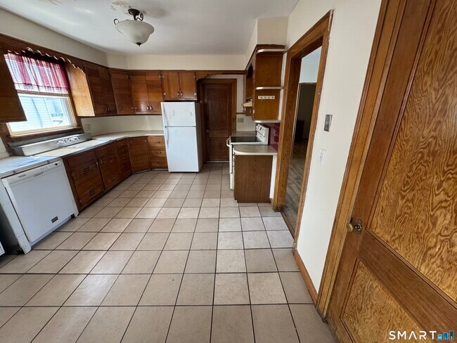 1097 Dixwell Ave in Hamden, CT - Building Photo - Building Photo