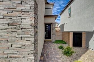 8855 Roadrunner Ravine St in Las Vegas, NV - Building Photo - Building Photo