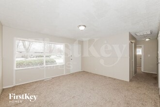 5014 Katherine Dr in Indianapolis, IN - Foto de edificio - Building Photo