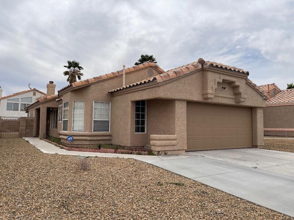 951 Carnival Ave in Las Vegas, NV - Building Photo