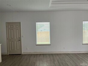 1509 Shavano Dr, Unit 4 in Edinburg, TX - Building Photo - Building Photo