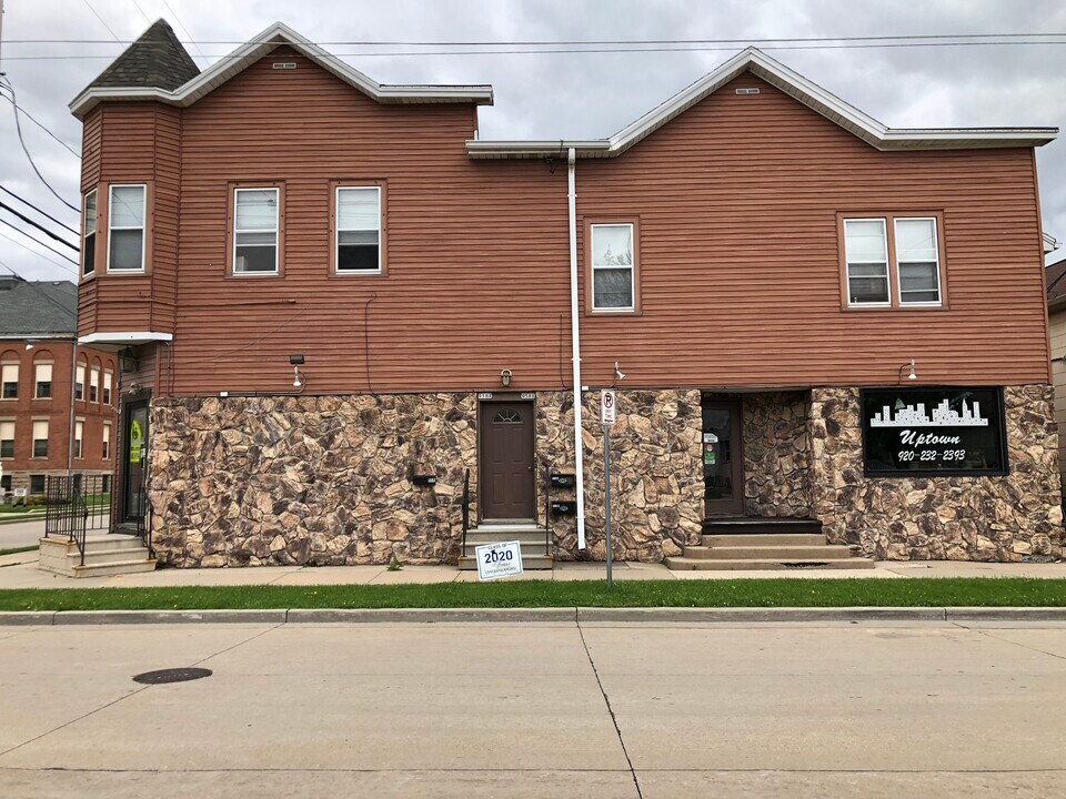 958 W 6th Ave, Unit A in Oshkosh, WI - Foto de edificio