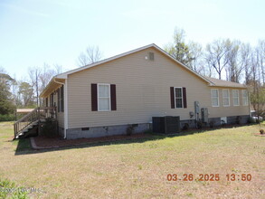 897 Nine Mile Rd in Richlands, NC - Building Photo - Building Photo