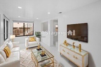 2222 SW 5th St-Unit -A in Miami, FL - Foto de edificio - Building Photo