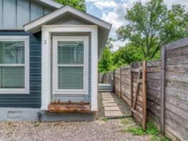 1139 1/2 Poquito St in Austin, TX - Building Photo - Building Photo