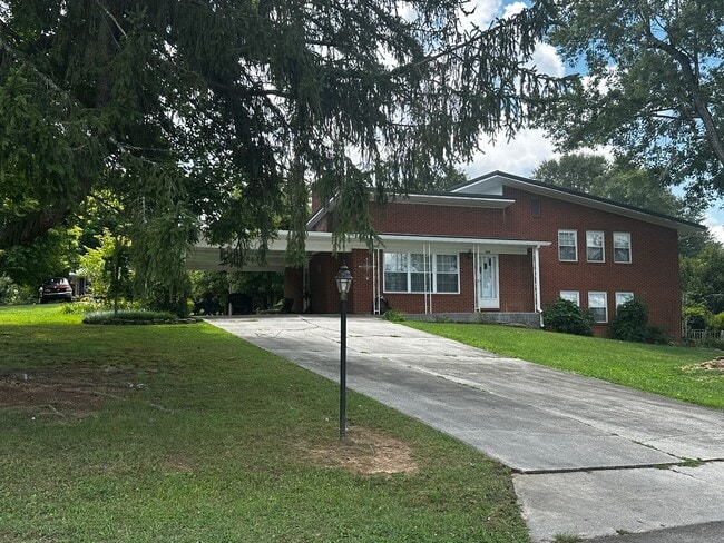 property at 2696 Lakemoore Dr