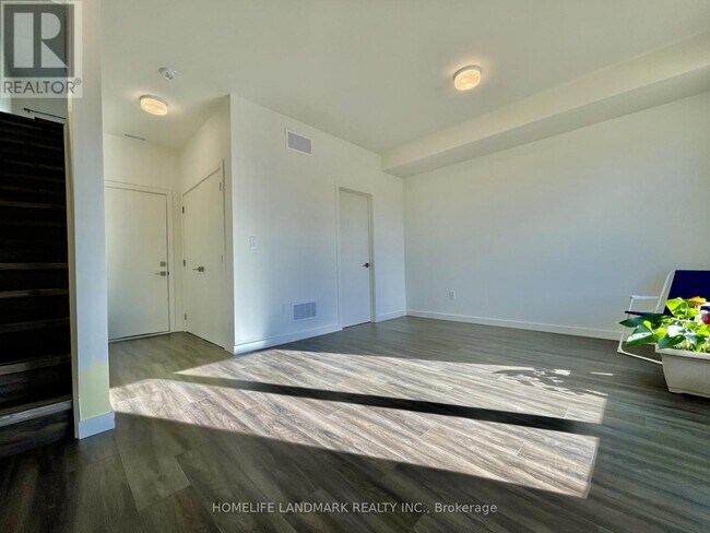 339 Veterans Dr in Barrie, ON - Building Photo - Building Photo