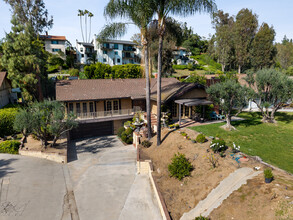 1557 E Puente St in Covina, CA - Foto de edificio - Building Photo