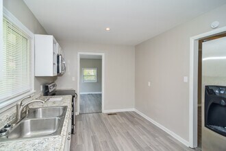2208 Sharon St NW in Huntsville, AL - Building Photo - Building Photo