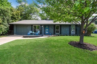 2006 Pompton Dr in Austin, TX - Building Photo
