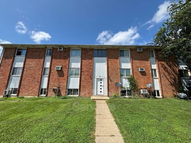 property at 2 Hampshire Ct