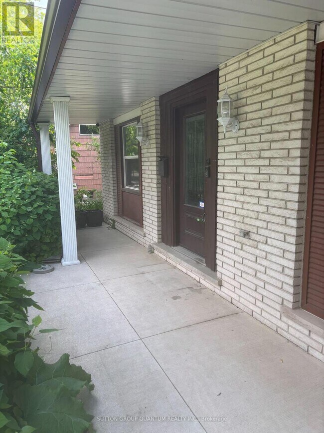 72 Teal Ave in Hamilton, ON - Building Photo - Building Photo