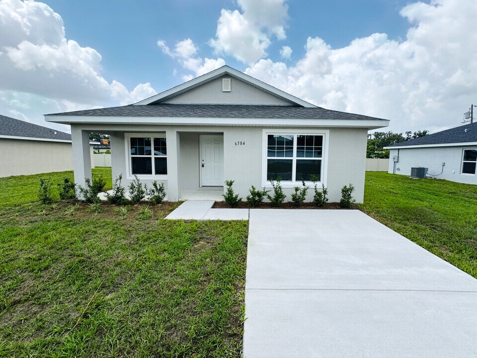 6584 SE 108th Ln in Belleview, FL - Building Photo
