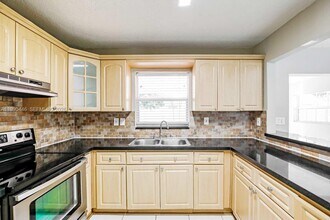 10310 SW 4th St in Miami, FL - Building Photo - Building Photo