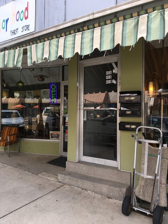 406 1/2 N Main St