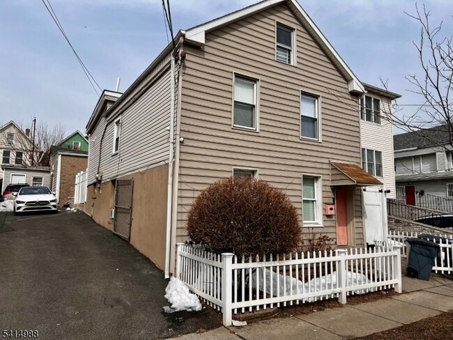 51 Delaware St in Elizabeth, NJ - Building Photo - Building Photo