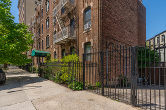 21 Butler Pl in Brooklyn, NY - Foto de edificio - Building Photo