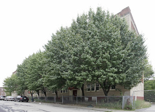 739 Chalfonte Pl in Cincinnati, OH - Foto de edificio - Building Photo