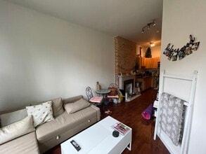 927 N Calvert St, Unit 2F in Baltimore, MD - Foto de edificio - Building Photo