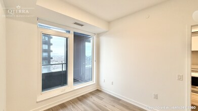 395 Square One Dr in Mississauga, ON - Building Photo - Building Photo