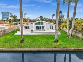 20120 NE 25th Ct in Miami, FL - Building Photo - Building Photo