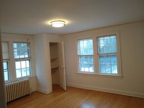 310 Sixth Ave in Pelham, NY - Foto de edificio - Building Photo