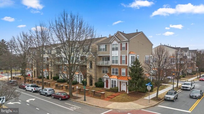 204 Fallsgrove Blvd in Rockville, MD - Building Photo - Building Photo