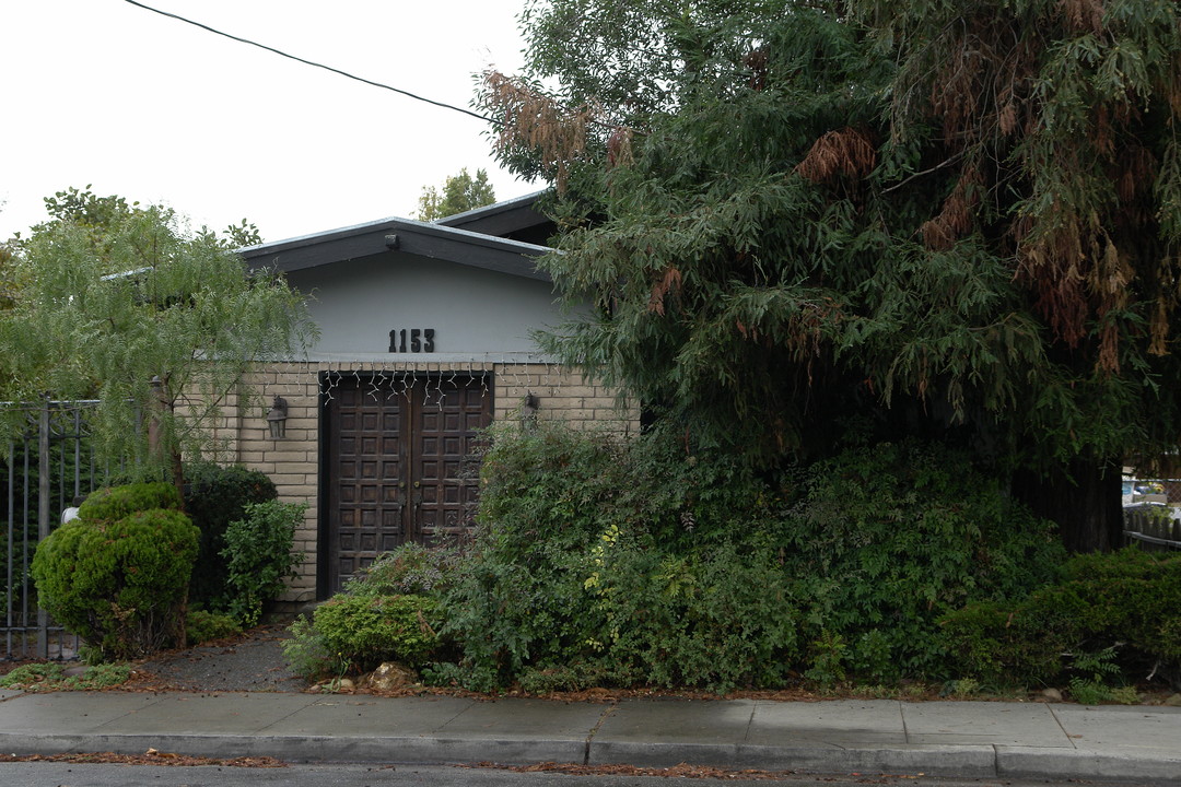 1153 Grove Way in Hayward, CA - Building Photo