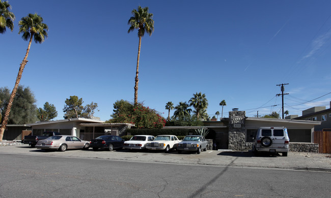 Sunny Stones Apartments in Palm Springs, CA - Building Photo - Building Photo