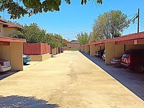 Grove Ave in Ontario, CA - Foto de edificio - Building Photo