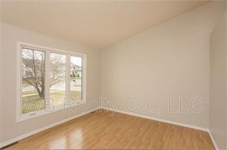 4525 Waterford Dr in West Des Moines, IA - Building Photo - Building Photo