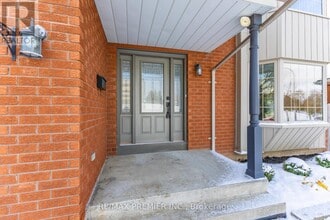 49 Bassett Blvd in Whitby, ON - Building Photo - Building Photo