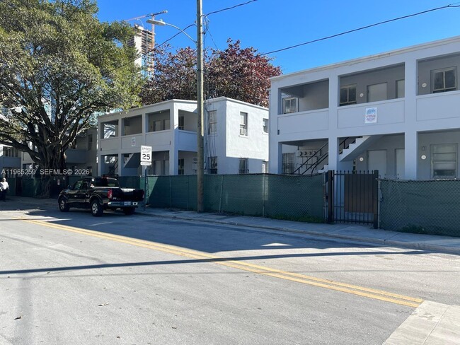 140 NW 13th St in Miami, FL - Building Photo - Building Photo