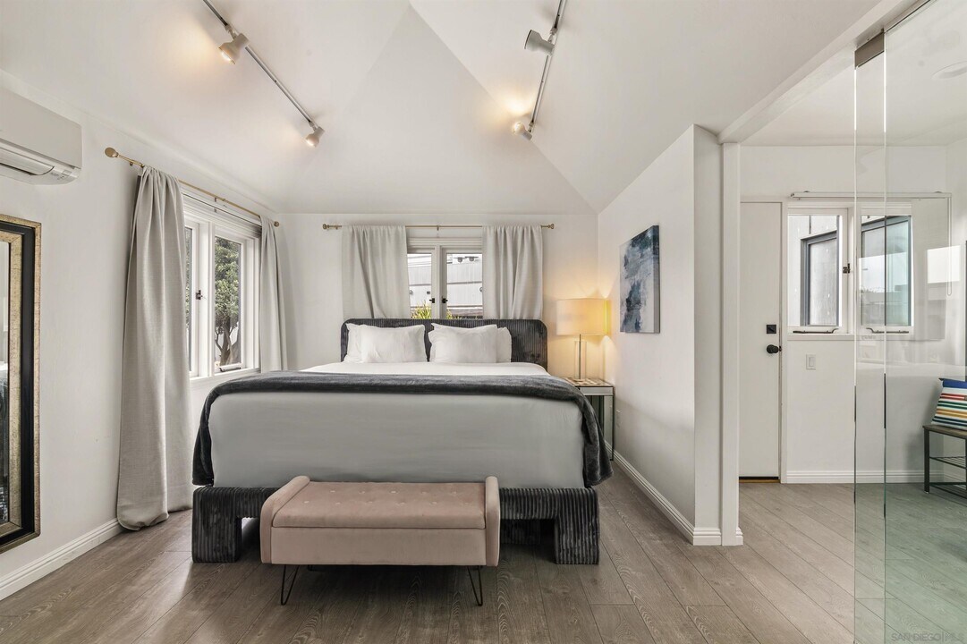 1264.5 Prospect St in La Jolla, CA - Building Photo