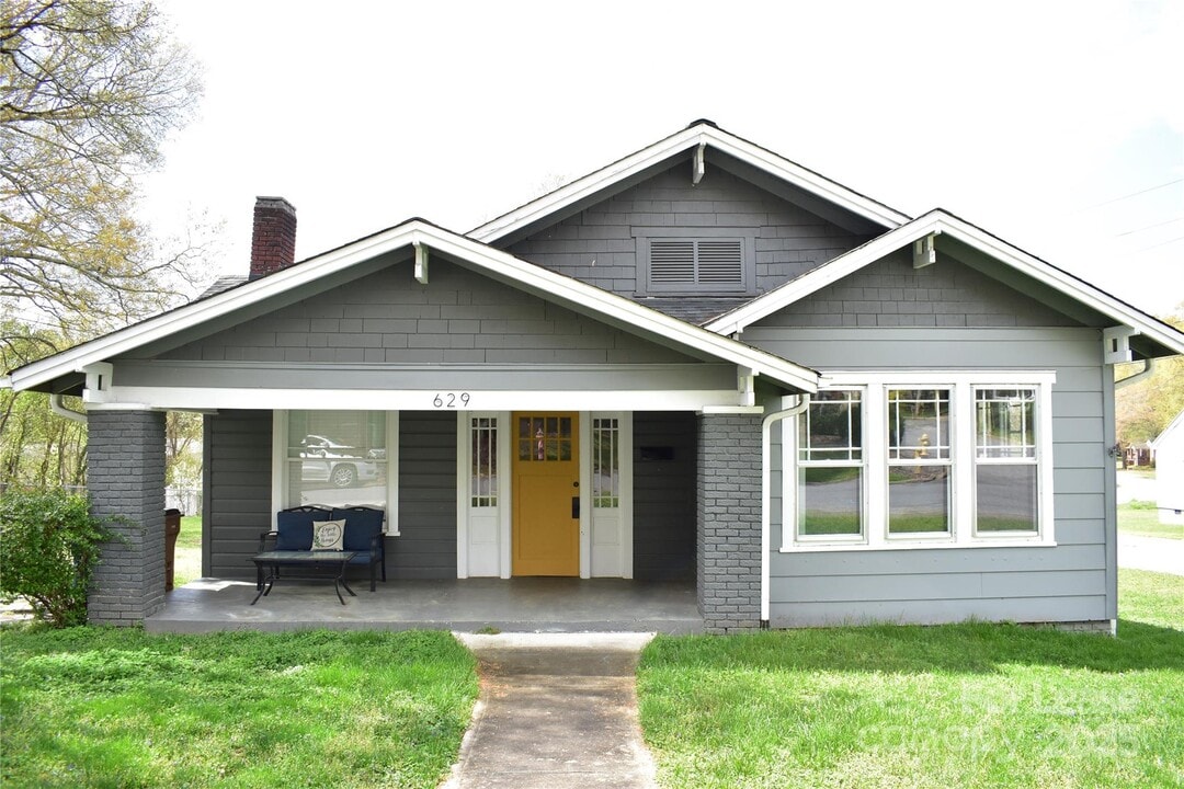 629 N Cedar St in Lincolnton, NC - Building Photo