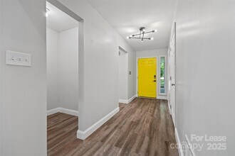 6801 Stillmeadow Dr in Charlotte, NC - Foto de edificio - Building Photo