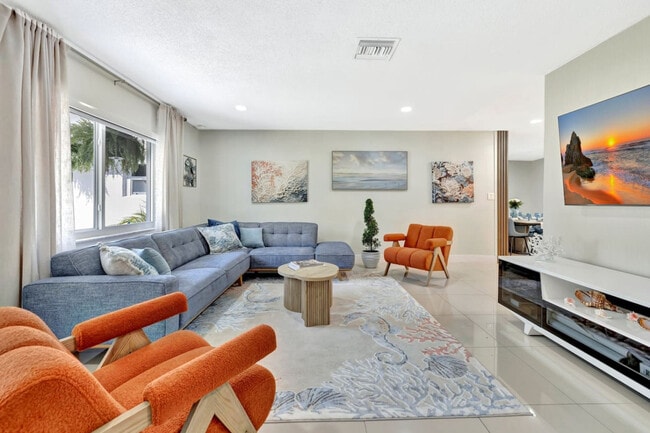 391 NW 35th Ct in Oakland Park, FL - Building Photo - Building Photo