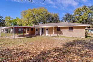 911 Brown St in Gulfport, MS - Building Photo