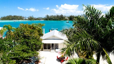 7140 Longboat Dr E in Longboat Key, FL - Foto de edificio - Building Photo