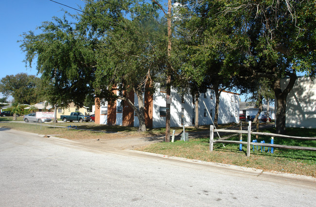 419 93rd Ave N in St. Petersburg, FL - Building Photo - Building Photo