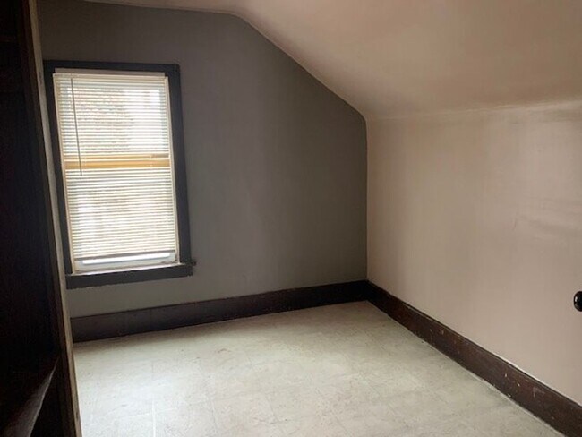 35 Clarence St in Pontiac, MI - Building Photo - Building Photo