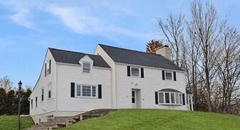 44 Curran Rd in Whitesboro, NY - Building Photo