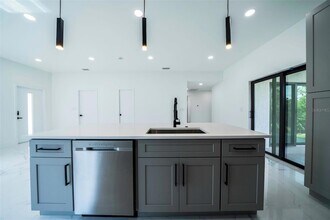 3920 Wisteria Pl in Punta Gorda, FL - Foto de edificio - Building Photo