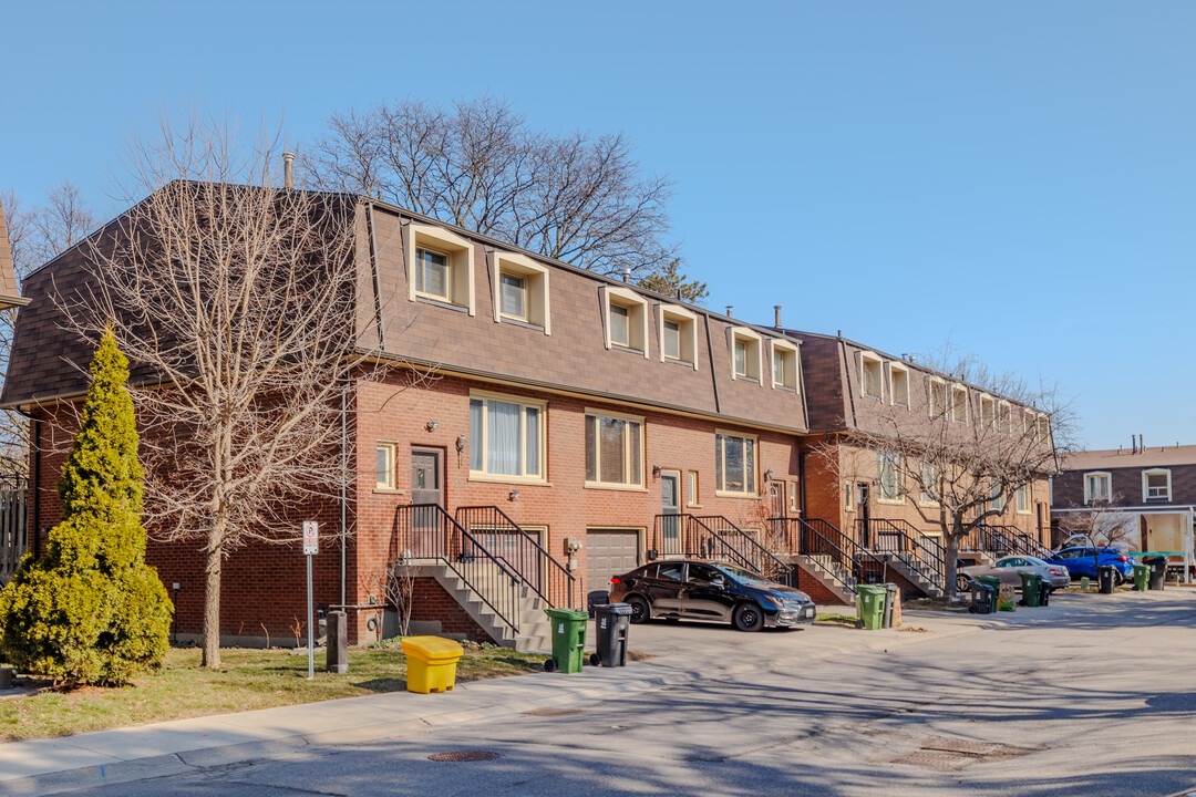 1-85 Silver Shadow Path in Toronto, ON - Building Photo