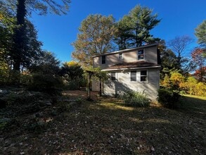 70 Snipsic Lake Rd in Ellington, CT - Building Photo - Building Photo