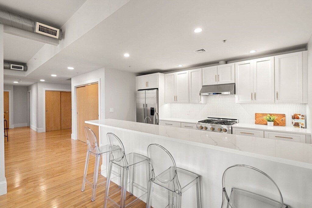 17 Ivaloo St, Unit 7 in Somerville, MA - Building Photo